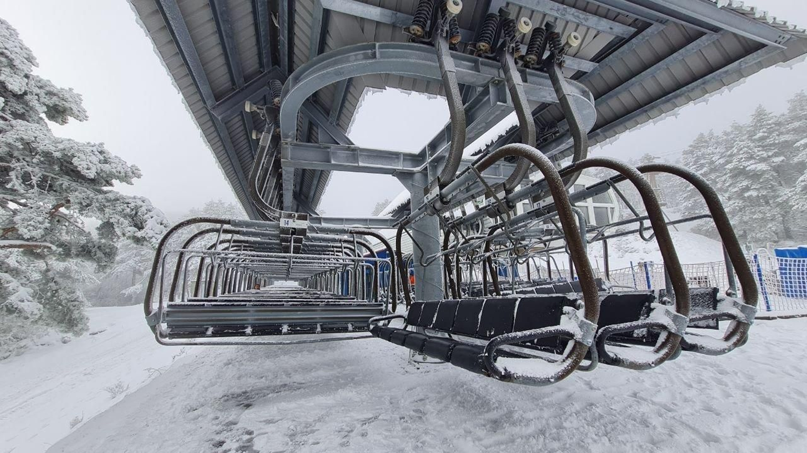 Los telesillas están a punto para volver a operar.