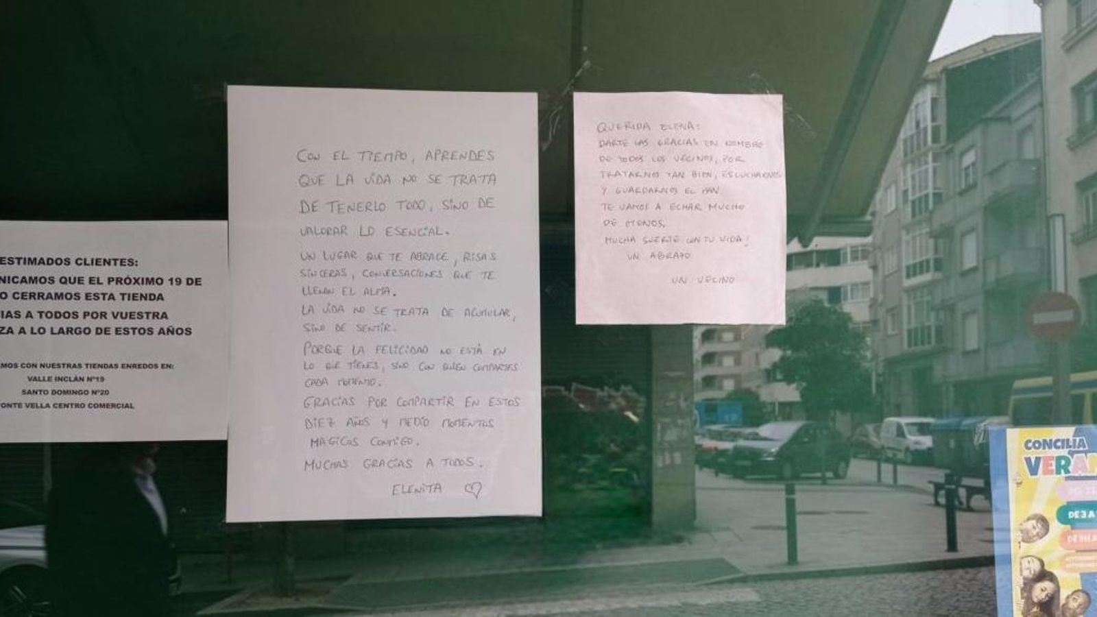 Estos son los carteles que aún se pueden ver en el escaparate
