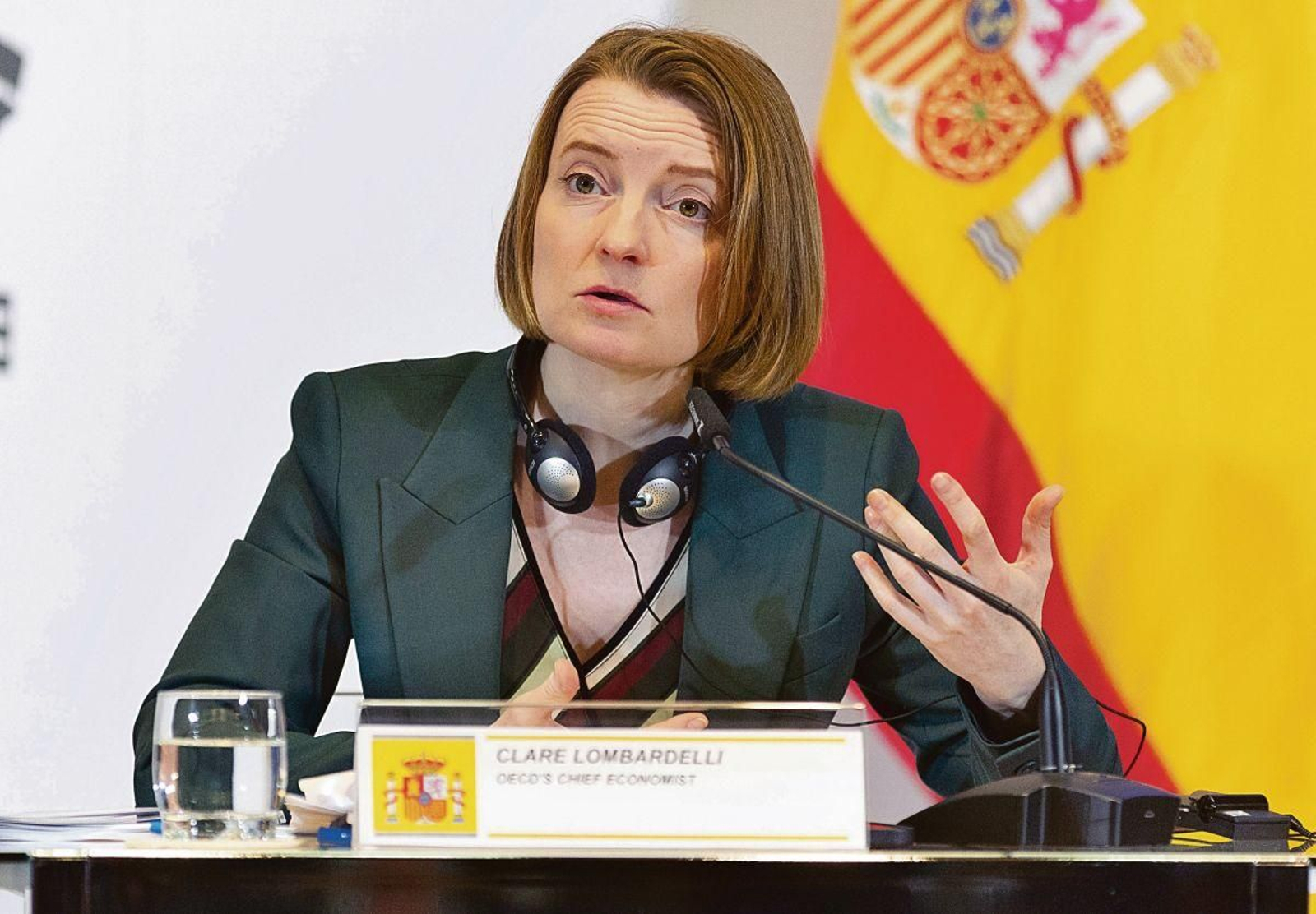 La economista jefe de la OCDE, Clare Lombardelli, presentando el Estudio Económico de España.