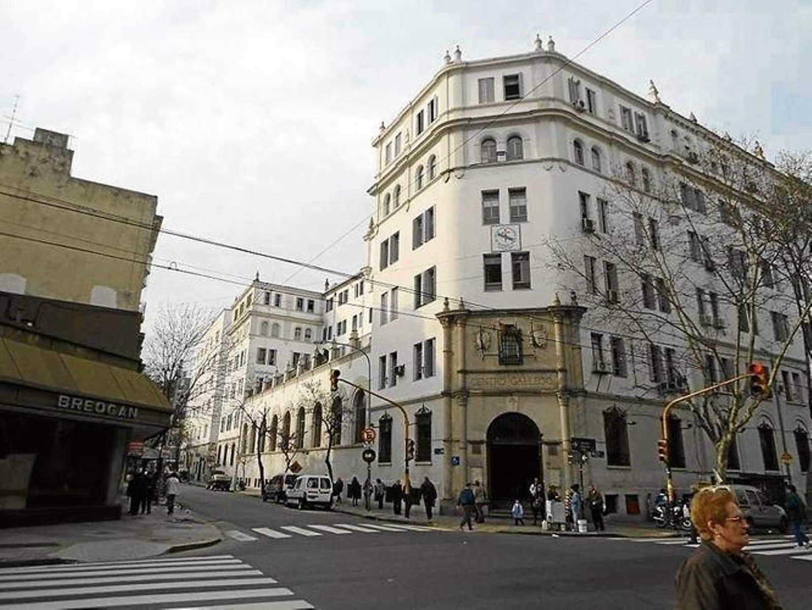 Edificio que alberga las instalaciones del Centro Gallego de la capital argentina.