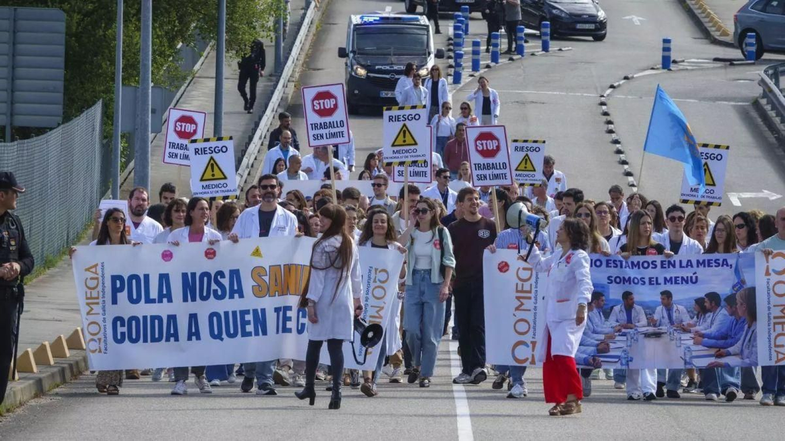 Facultativos en una jornada de protesta para reducir la jornada laboral a 35 horas semanales