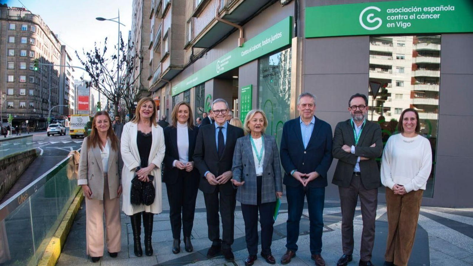 El conselleiro de Sanidade asistió a la inauguración de la nueva sede de la Asociación Contra el Cáncer.