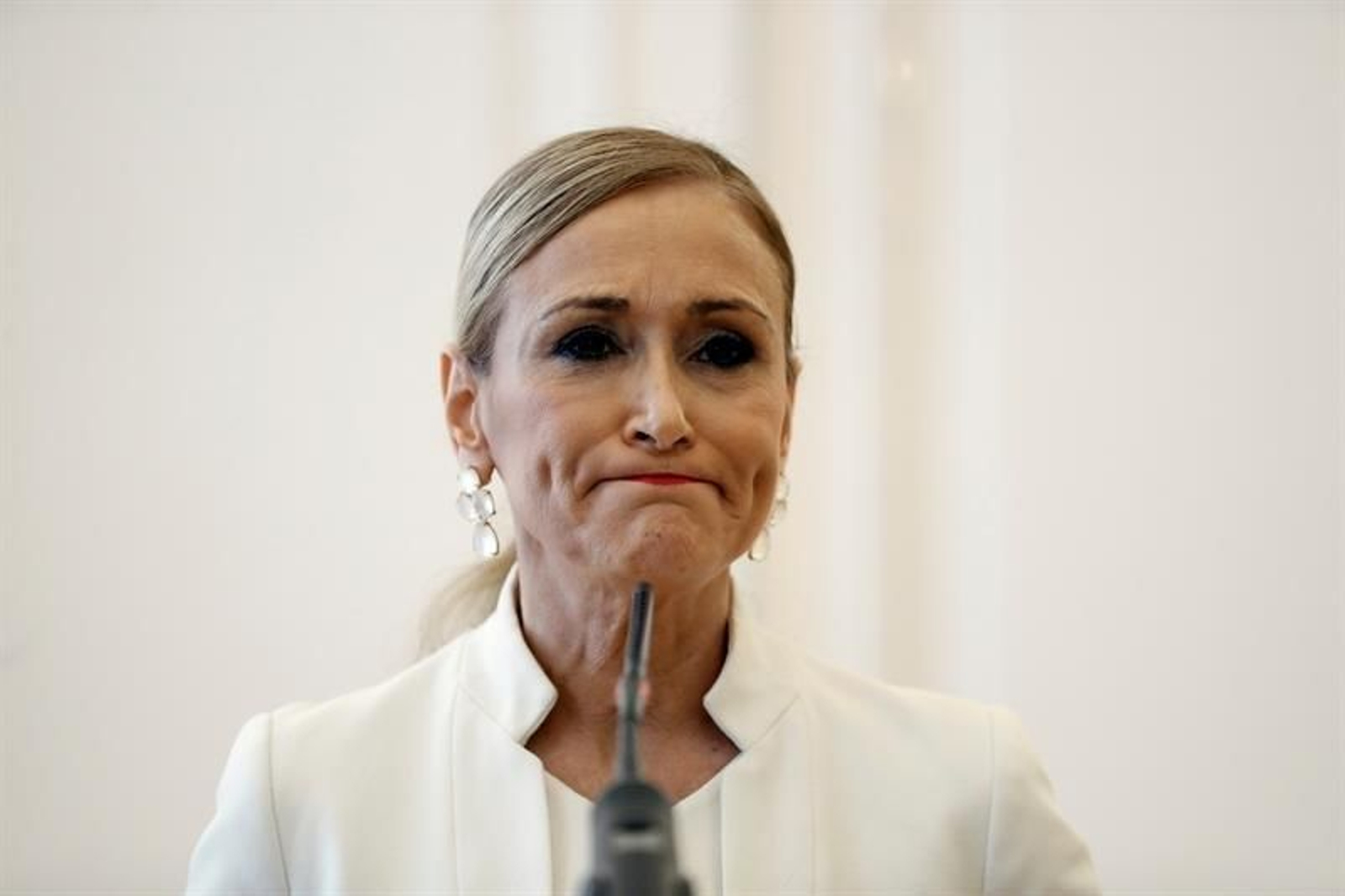 Cristina Cifuentes durante la rueda de prensa ofrecida en la que ha anunciado su dimisión como presidenta de la Comunidad de Madrid.