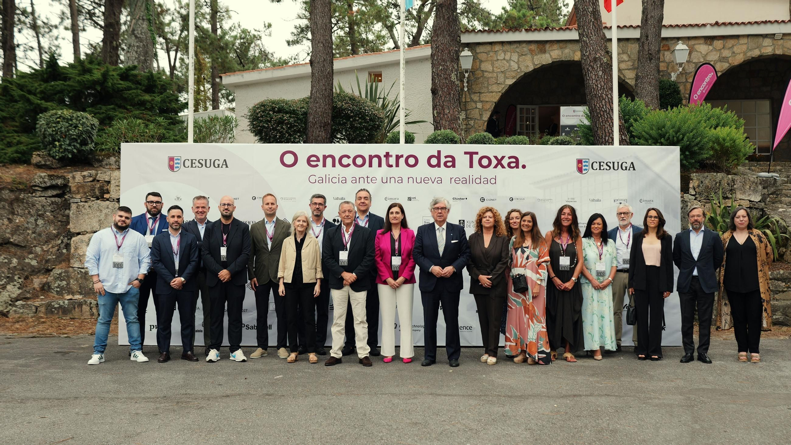 Fotografía de grupo de los participantes en la primera jornada, en A Toxa.