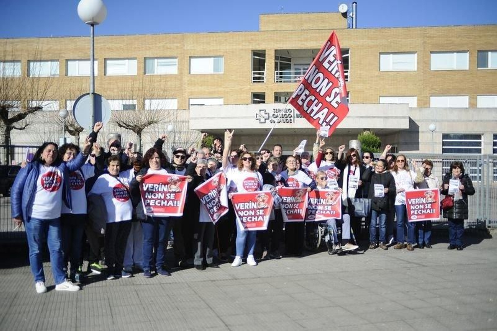 Miembros del grupo que se encerró estos meses en Verín para reclamar el paritorio (MARTIÑO PINAL).