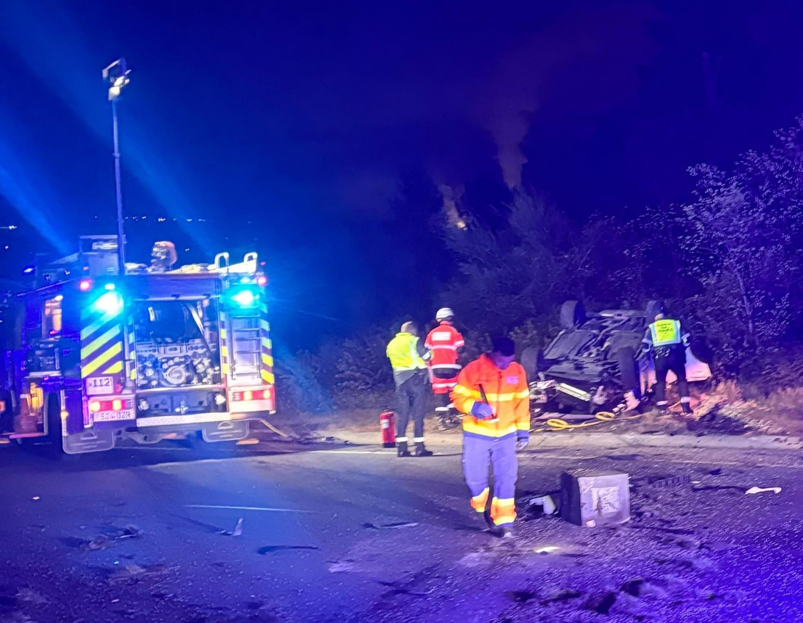 Equipos de emergencia en el lugar del accidente