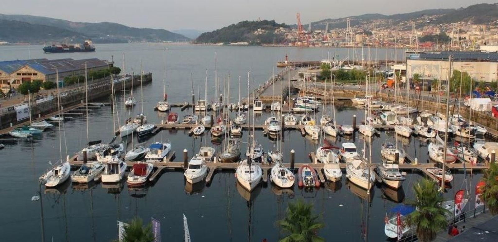 Buques de recreo en la dársena del Náutico, socio fundador de la asociación.