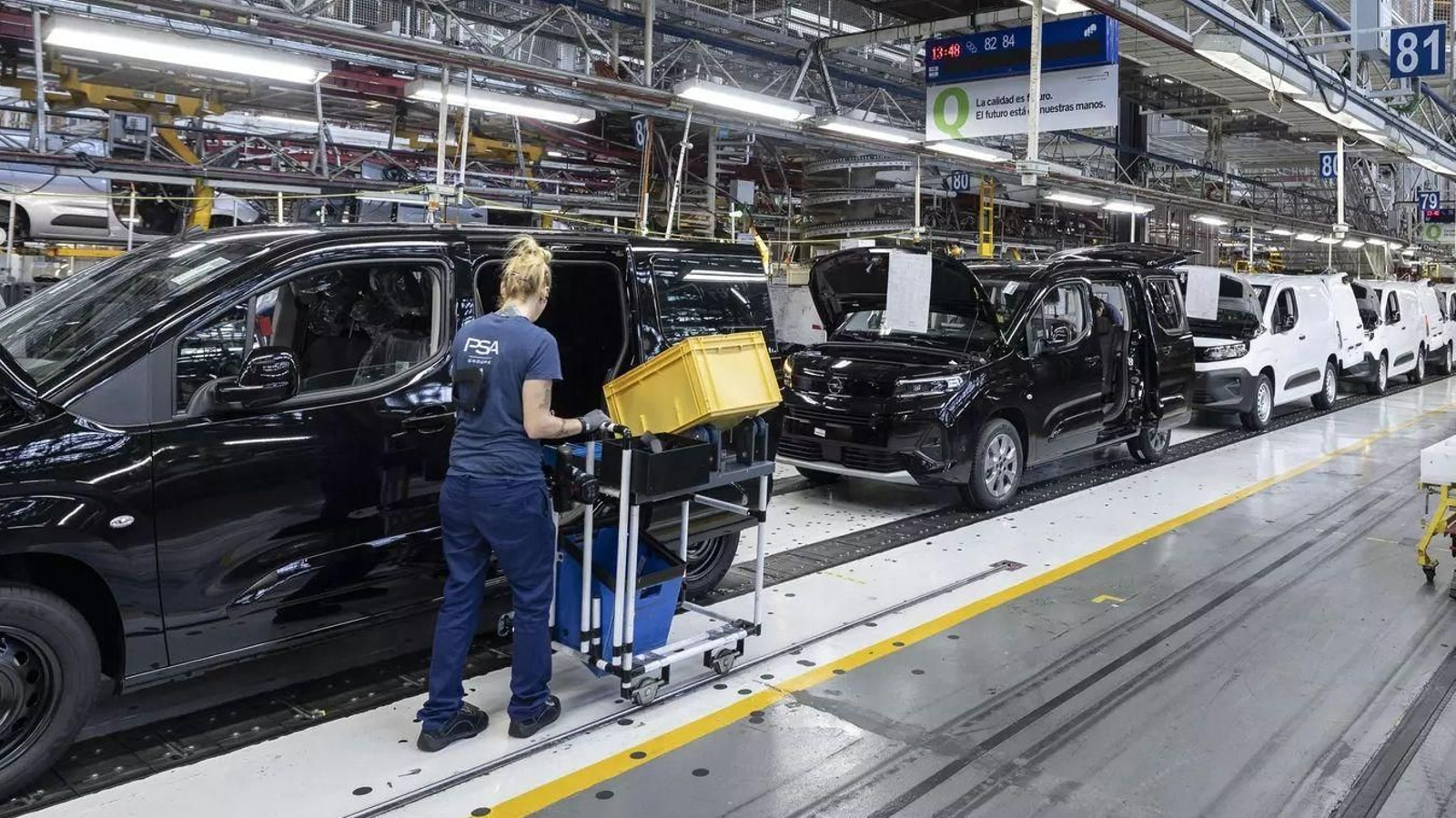 Cerca de 6.300 trabajadores tienen derecho a voto en la factoría de Balaídos para elegir al nuevo comité de empresa.
