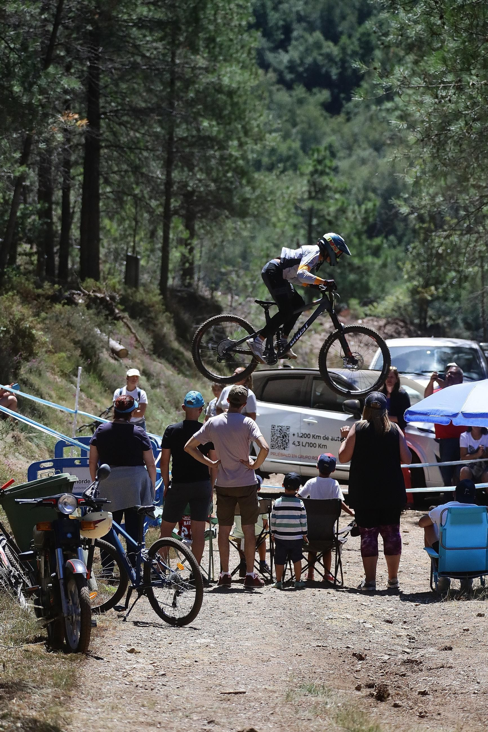 El Autonómico de descenso de mountain bike, un éxito en Xunqueira
