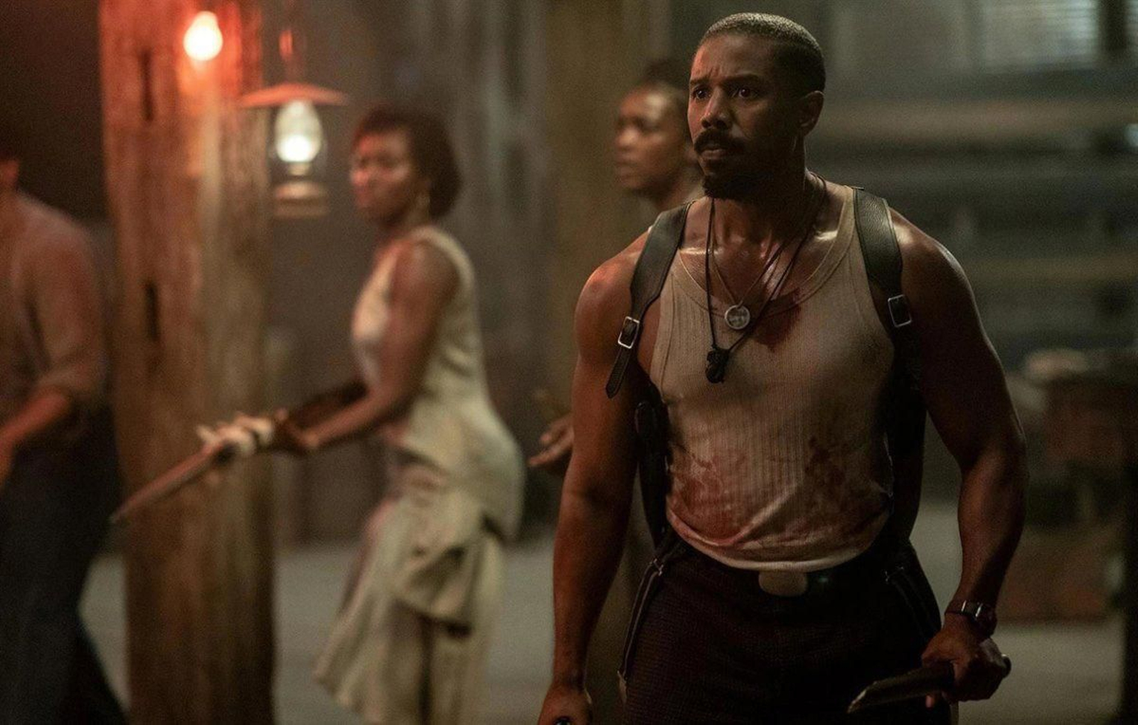 Michael B. Jordan, nominado para el Oscar a mejor actor principal, en una escena de “Los Pecadores”.