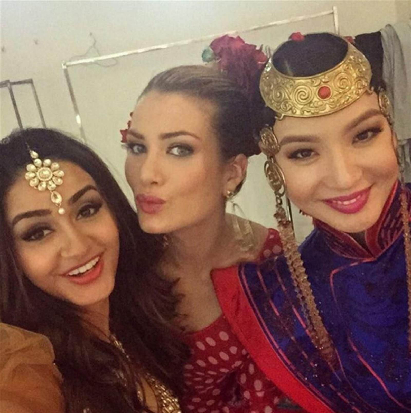 MIREIA LALAGUNA MISS WORLD 201502