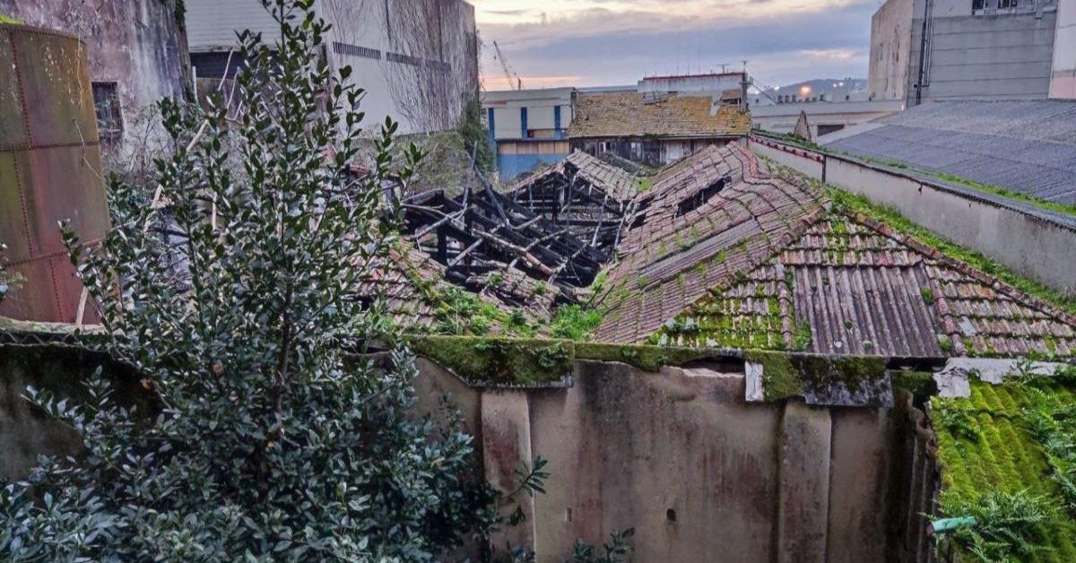 Vecinos de la calle La Paz, 'sitiados' por la basura y el abandono