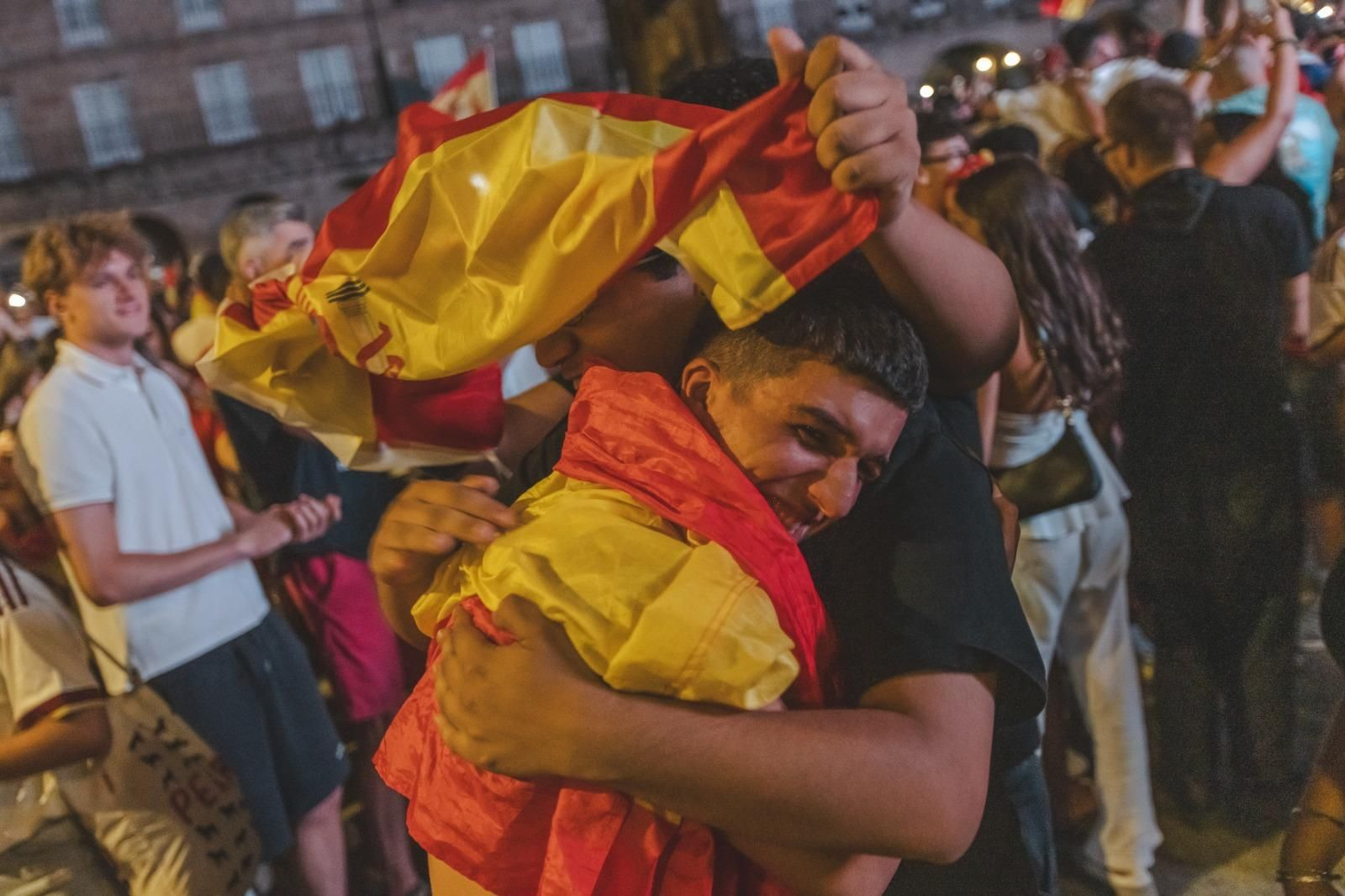 Galería | La ilusión por España en la semifinal tiñe de rojo la provincia de Ourense, en fotos
