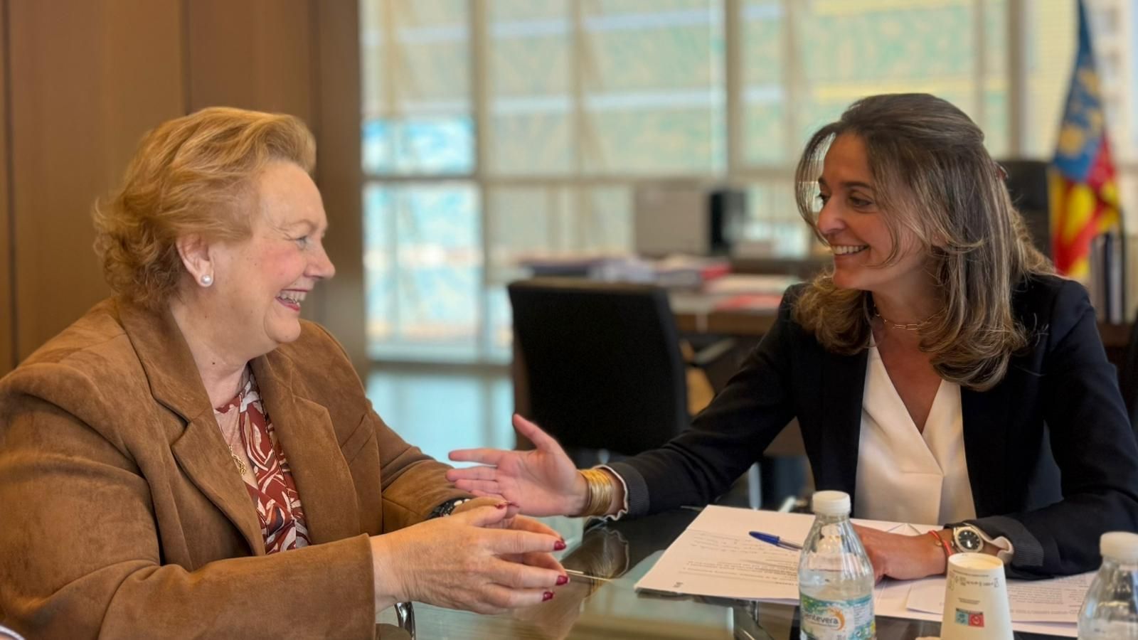 La Consejera con la presidenta de la Federación