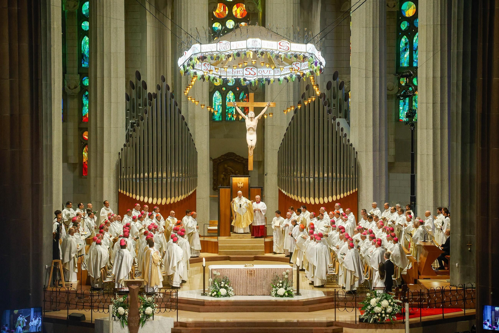 El papa León XIV en la misa en la Sagrada Familia.
