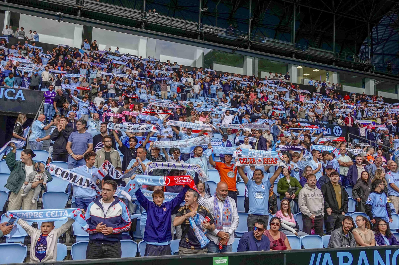 Galería | El Celta Fortuna se estrena como local en Segunda División