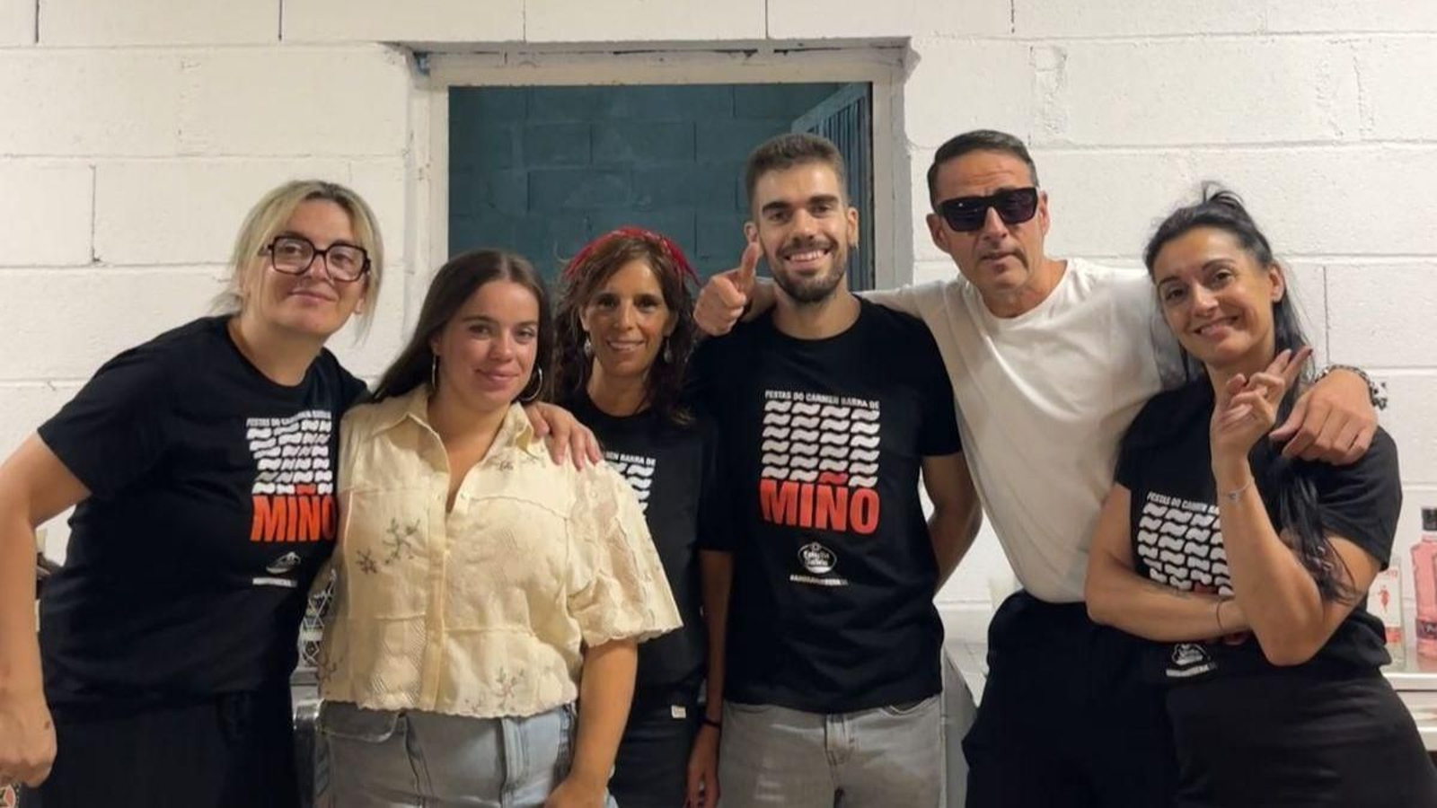 Una parte de los integrantes de la comisión de fiestas de Barra de Miño.