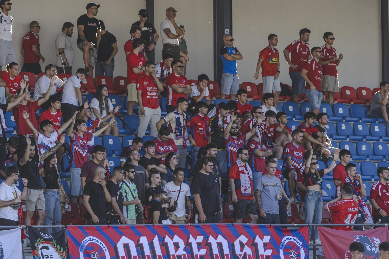 Galería |  O Couto vive una jornada de calor y una nueva derrota de la UD Ourense en Primera Federación
