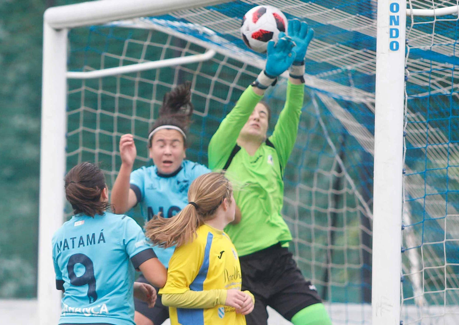 Tania Cores falló en el primer tanto del Matamá, que convirtió Clo desde el córner.