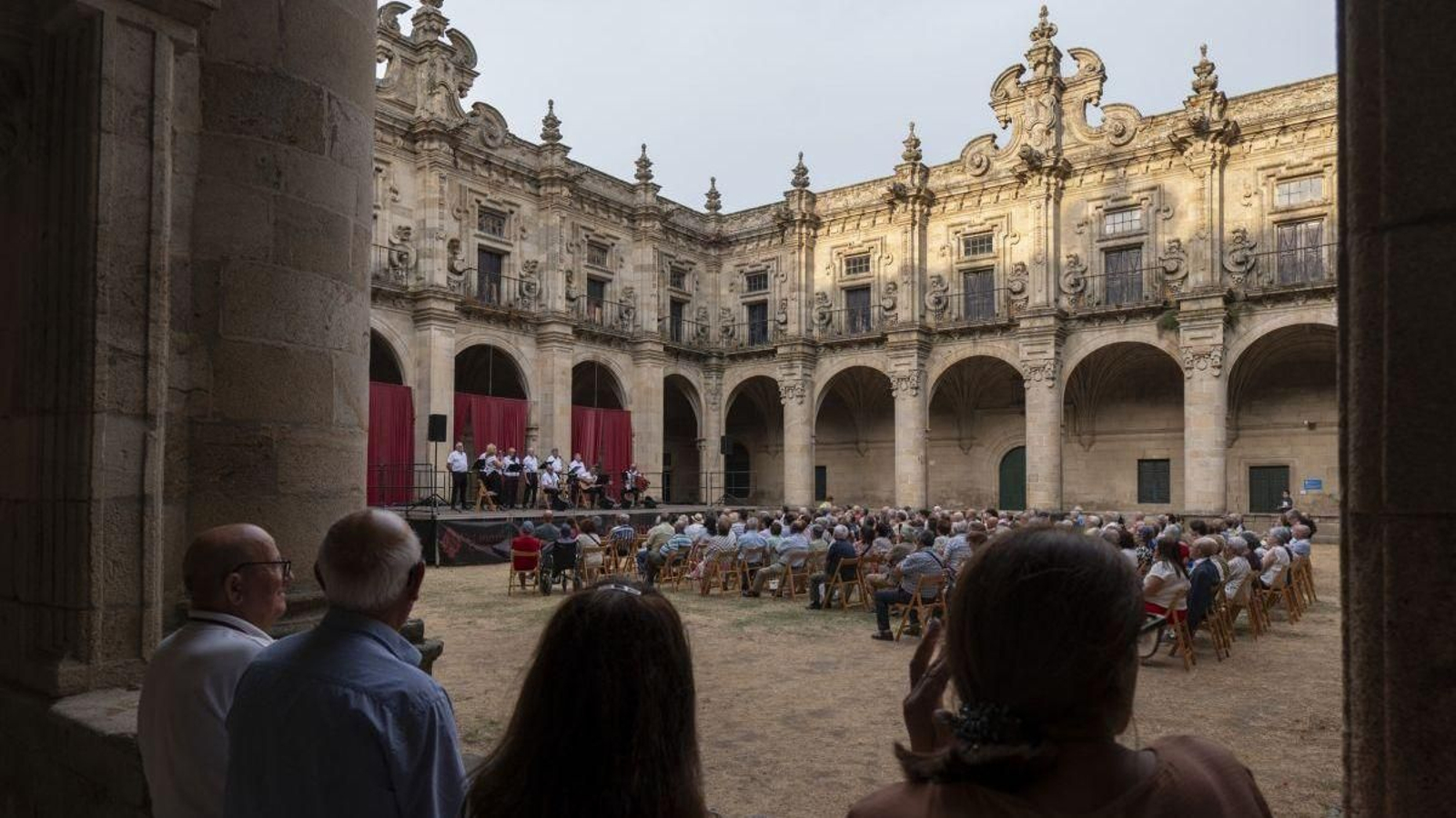 El concierto de la agrupación Somos Nós en el Claustro Barroco.