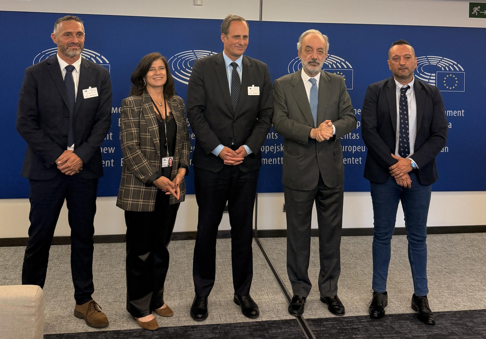 Carlos Botana, presidente de la APV, en Bruselas, con otros responsables portuarios y el eurodiputado Millán Mon.
