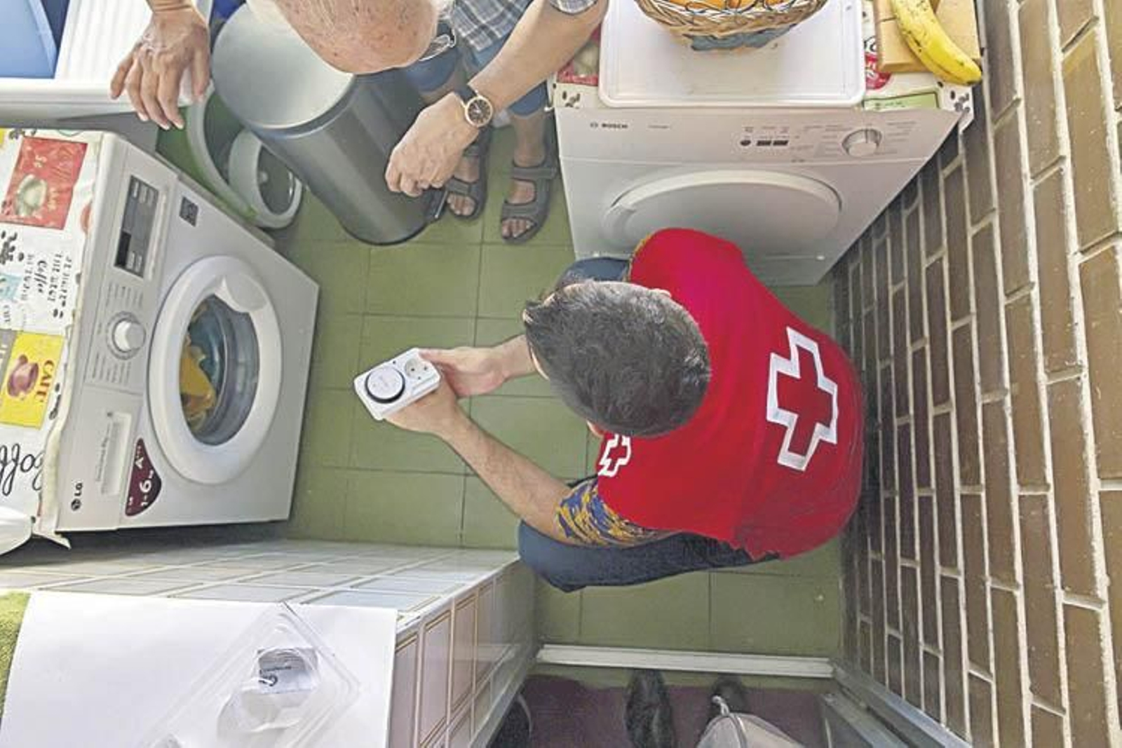 Intervención de Cruz Roja Ourense para reducir las facturas.