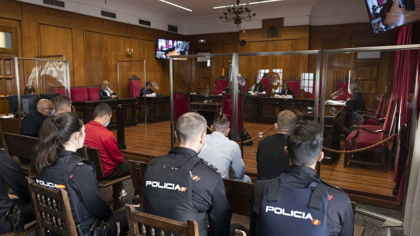 El juicio de junio de 2022 con el resto de la banda.