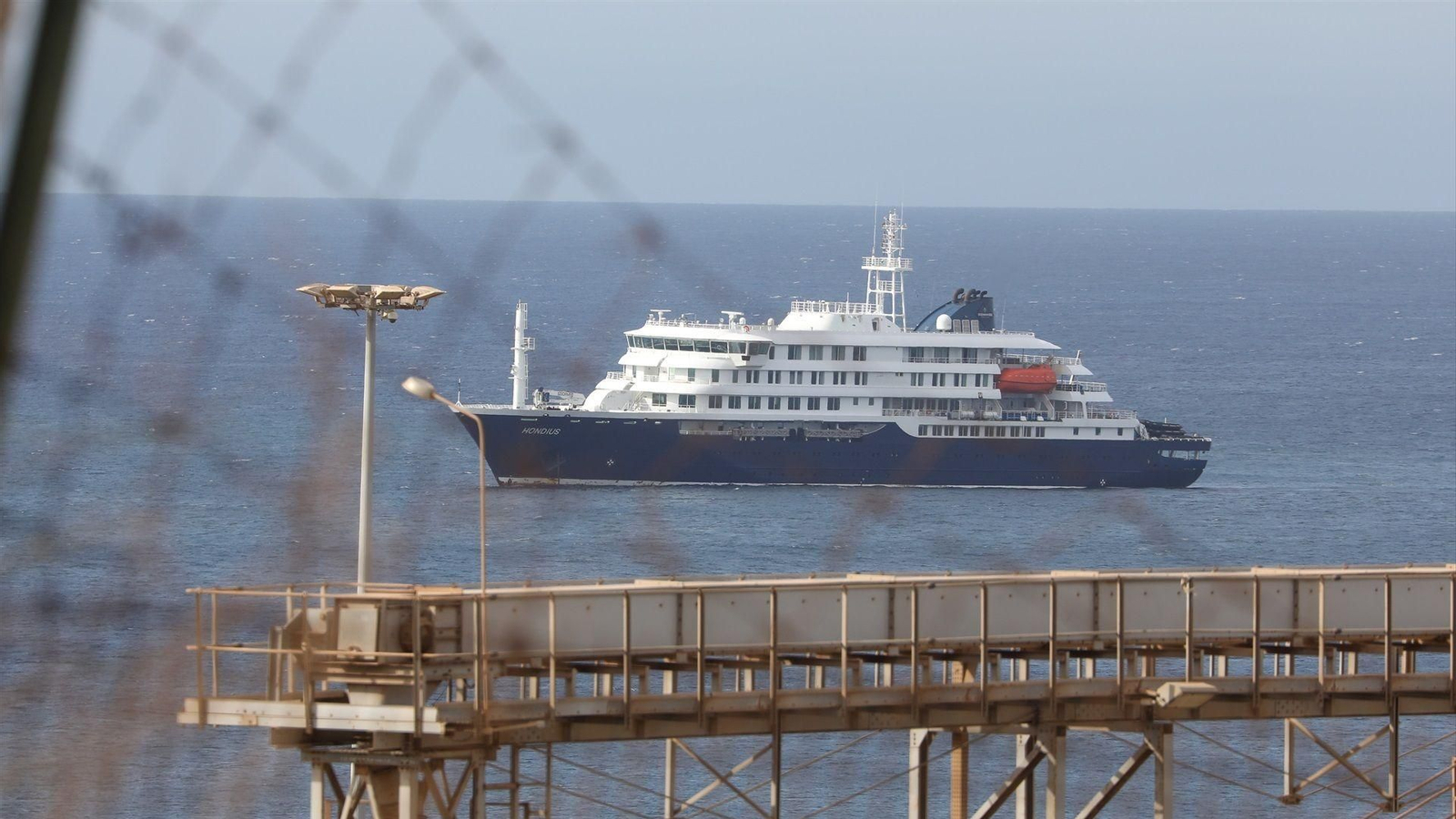 El crucero Hondius, en la costa de Cabo Verde.