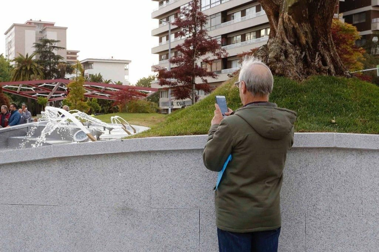 Vigo disfruta de la nueva Plaza de América _ Marta 11