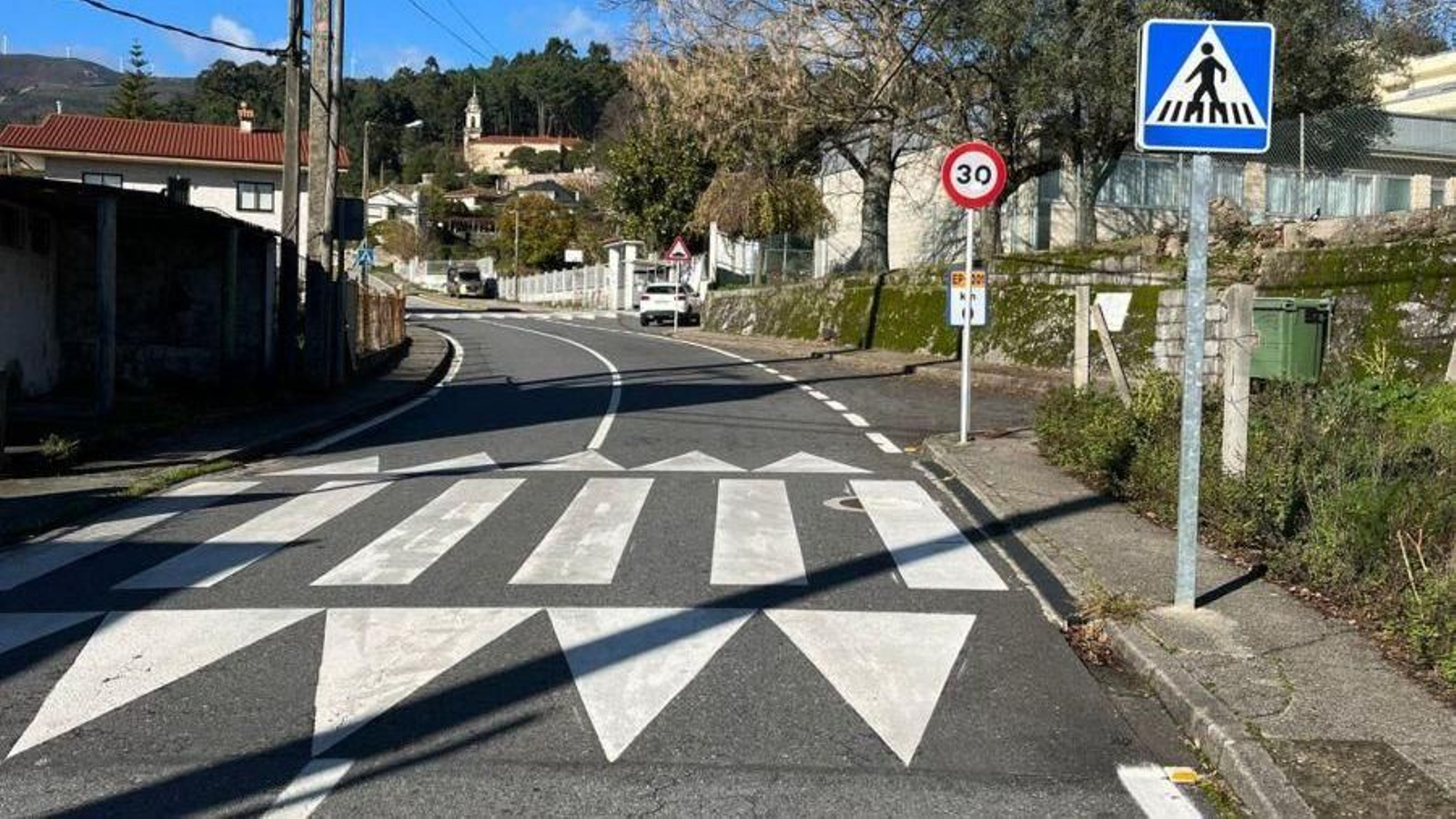 Entono del Colegio Antonio Carpintero,  donde se mejorará la seguridad vial con una doble senda peatonal.