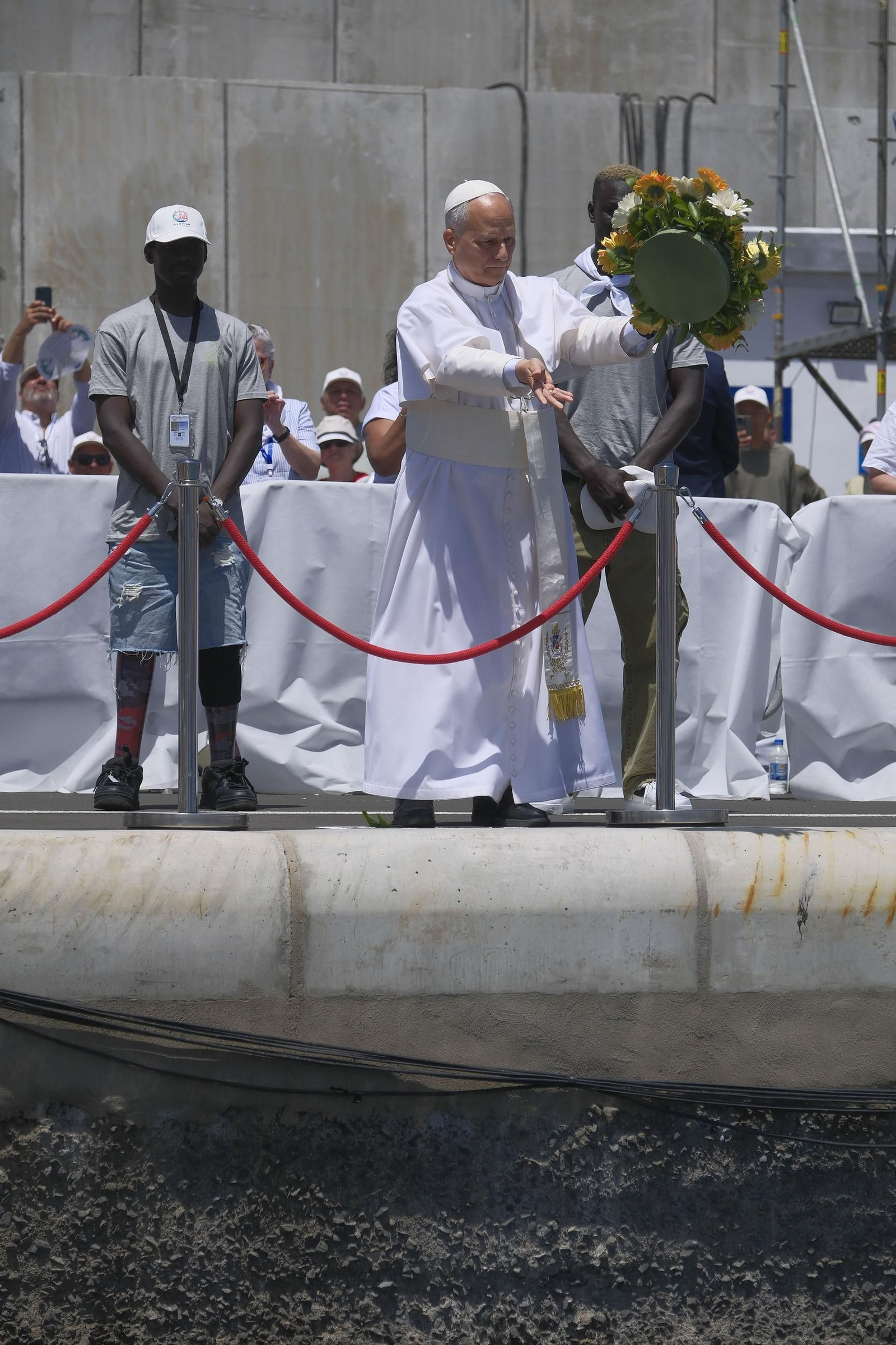 Galería | El papa León XIV se encuentra con migrantes en el puerto de Arguineguín