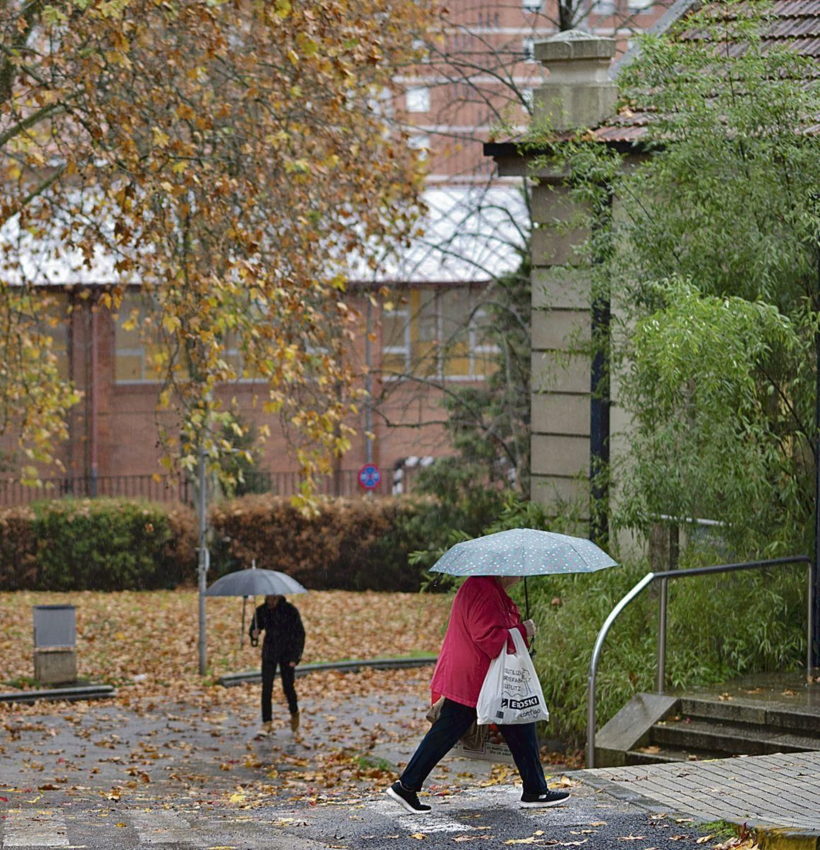 Día lluvioso en el Campus de Ourense.