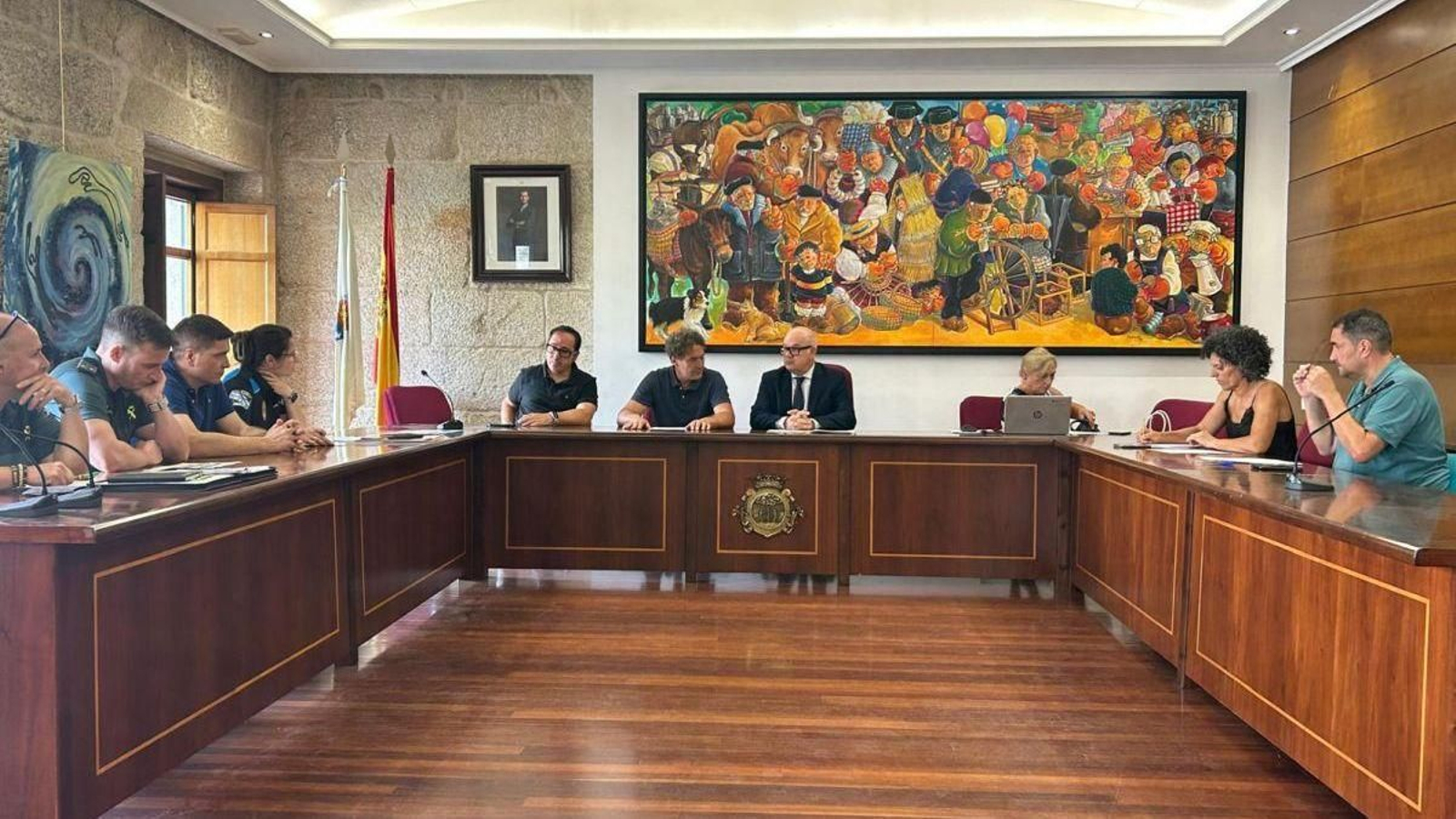 José Castro y Eladio Santos, en el centro de la imagen, copresidieron la Junta de Seguridad.
