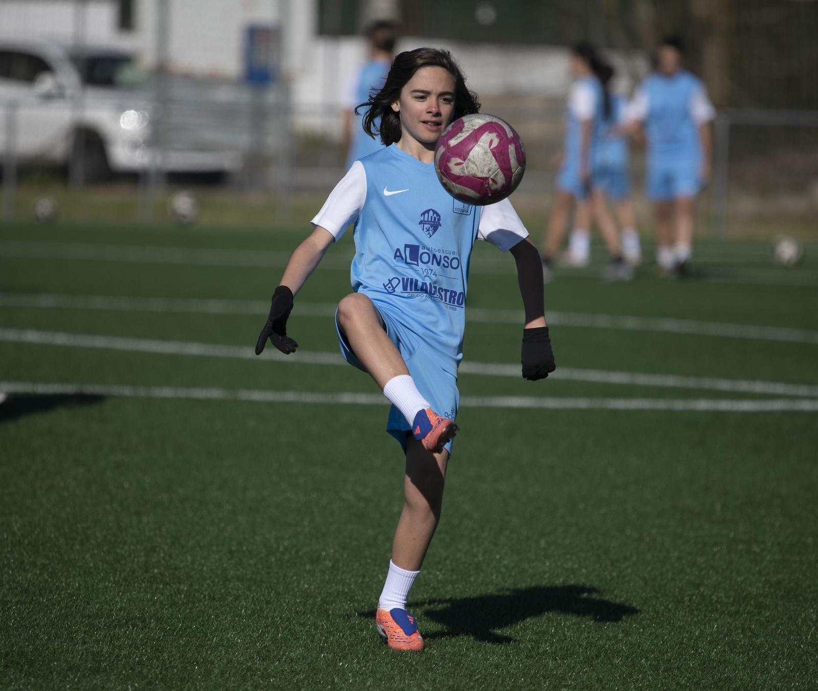 Galería |  El futbol base ourensano se divierte durante la Semana Santa