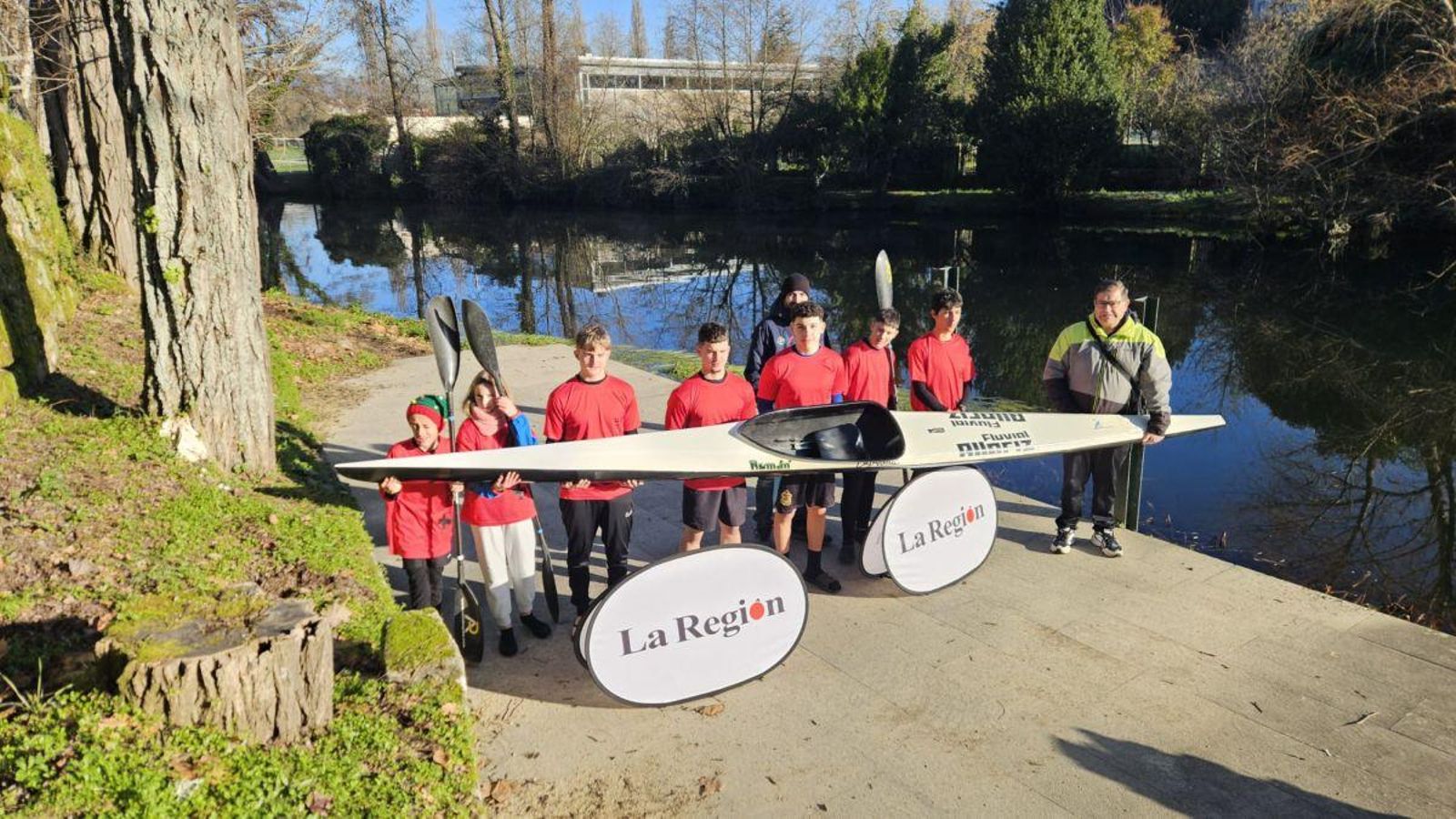 En Allariz, palear el río Arnoia poco antes de las uvas.