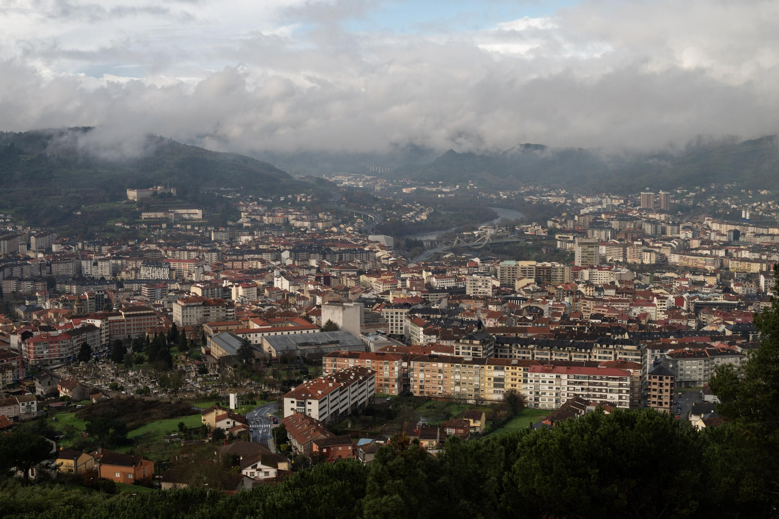 Vista del parque inmobiliario de la ciudad de Ourense.