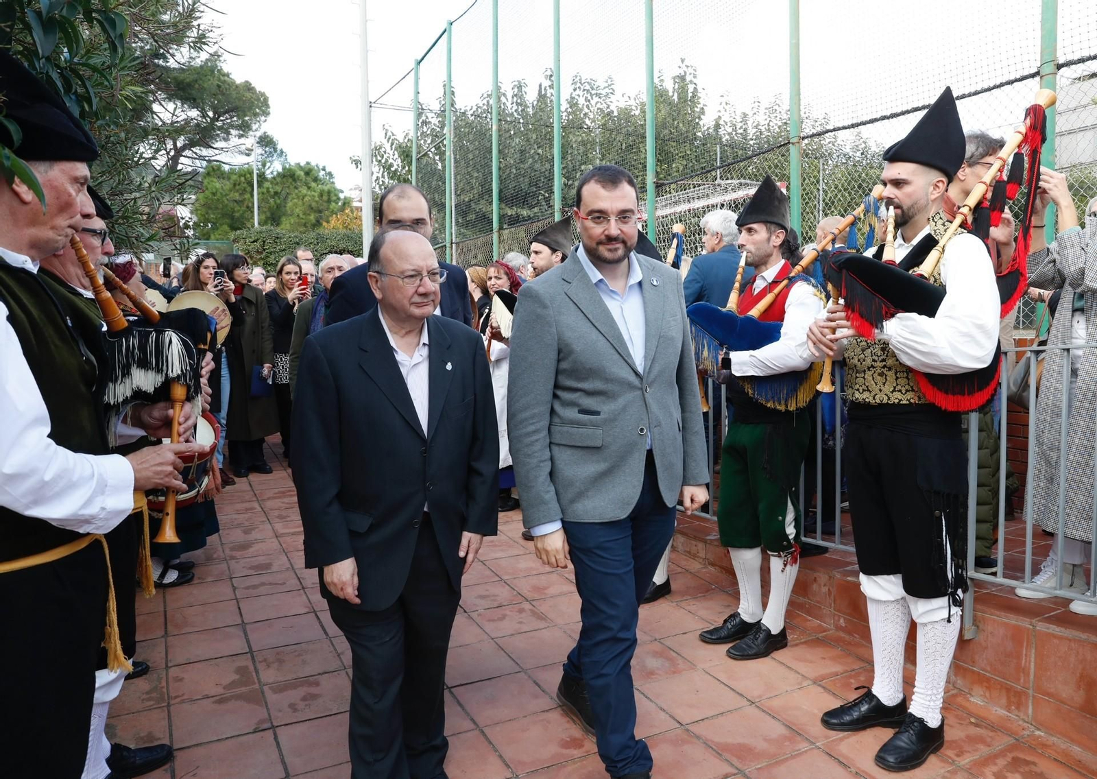 El presidente del Principado, Adrián Barbón, durante la inauguracion de la ampliación del Centro Asturiano de Barcelona.