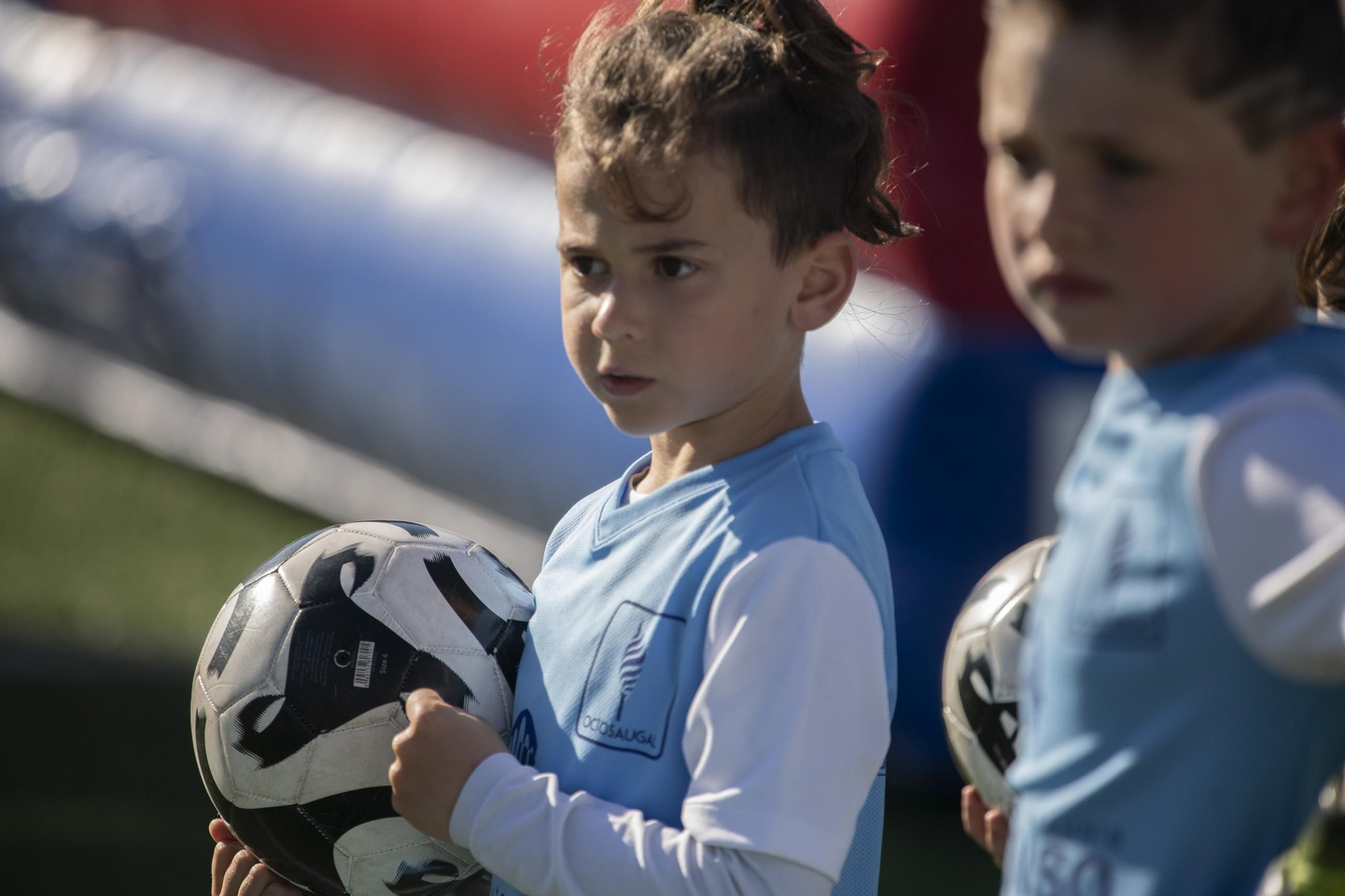 Galería |  El futbol base ourensano se divierte durante la Semana Santa