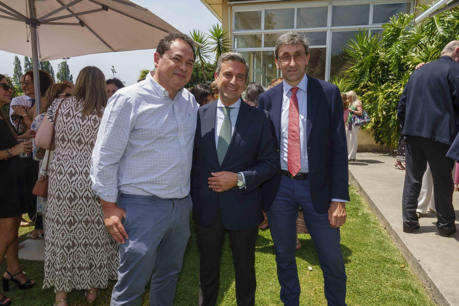 Galería | Emotiva despedida en Vigo al exjuez decano Germán Serrano