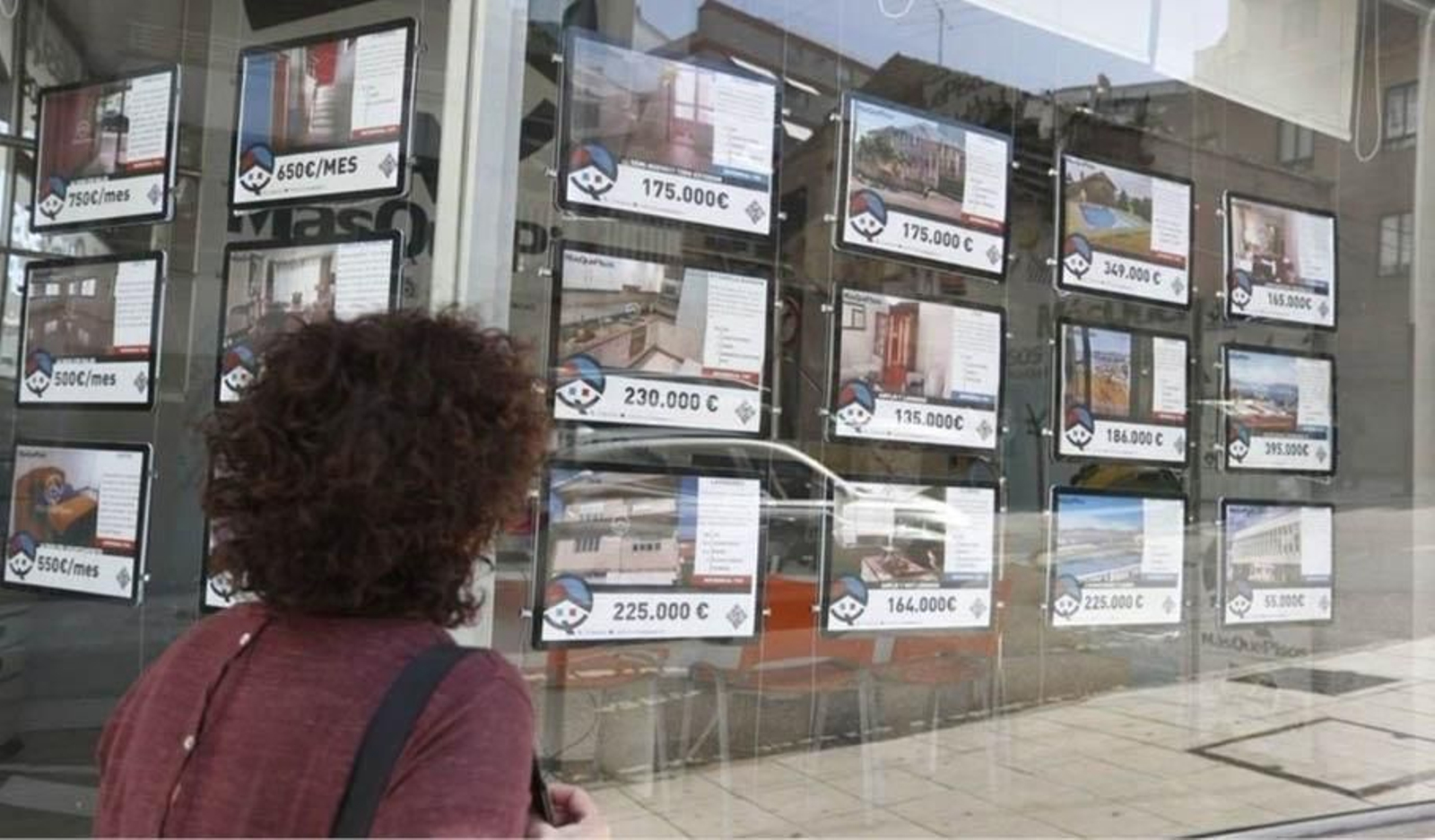 Entre las ofertas de vivienda habitual, las inmobiliarias cuentan con pisos en la costa a precios rebajados.