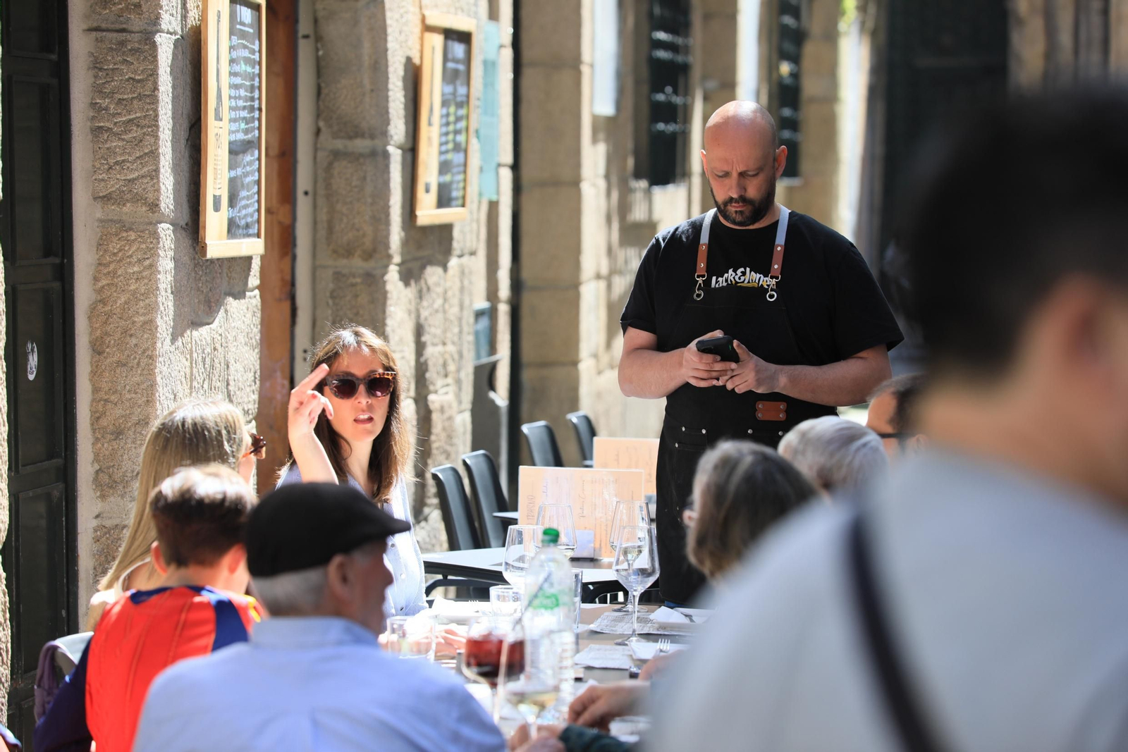 Galería | Los ourensanos salen a la calle y llenan las terrazas por el Día del Padre
