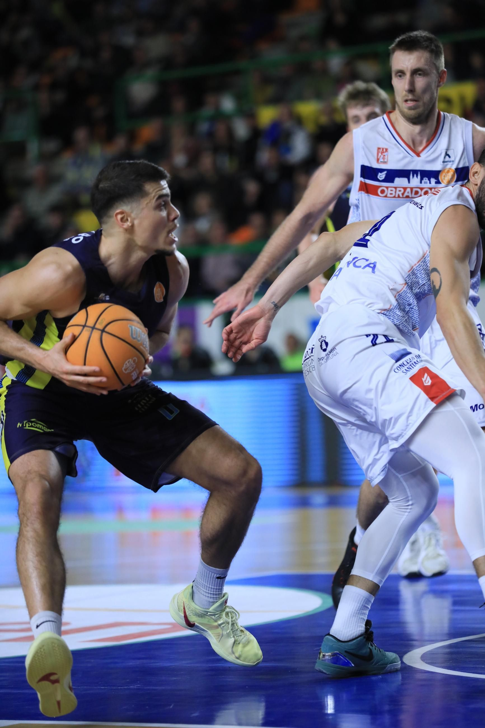 Galería | El Pazo, a reventar para el derbi COB-Obradoiro