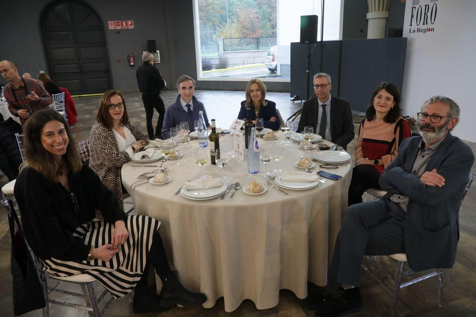 MESA RÍO LIMIA | María Galende, de Ferro Abogados; Ana Pumar, de APumar Auditores; Manuel Carballeda, presidente del Área Industrial de O Carballiño; Susana Ramos, técnica de Cultura de la Diputación de Ourense; Héctor Díaz, subdirector de La Región; Susana Bayo, gerente de Telemiño, y Fernando Blanco, de Ferro Abogados.