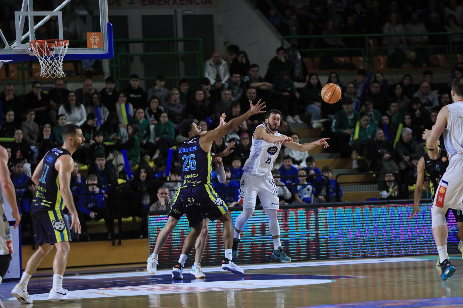 Galería | El Pazo, a reventar para el derbi COB-Obradoiro