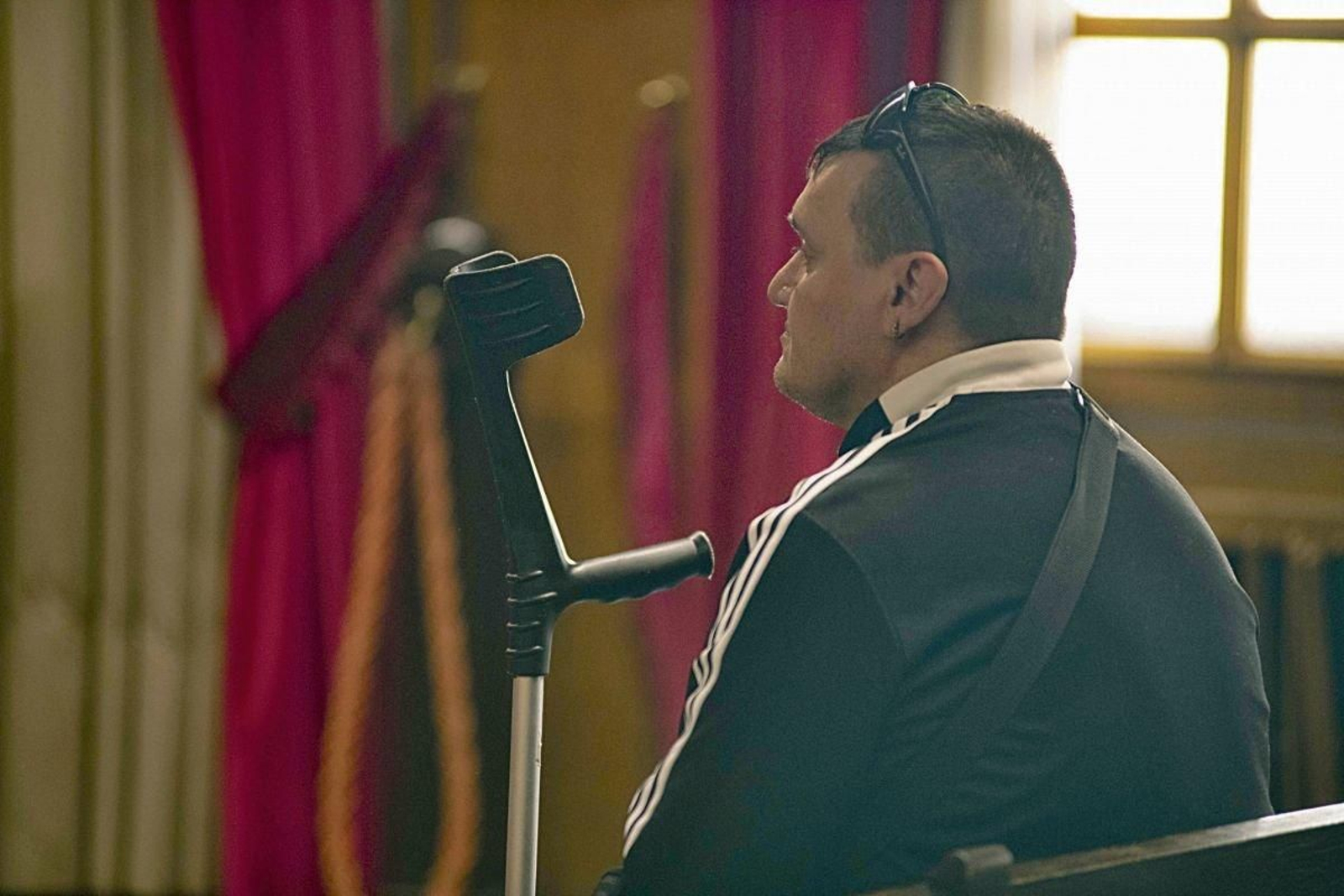 El acusado por verter insultos homófobos contra un vecino, en el juicio de la Audiencia Provincial (Foto: Xesús Fariñas).