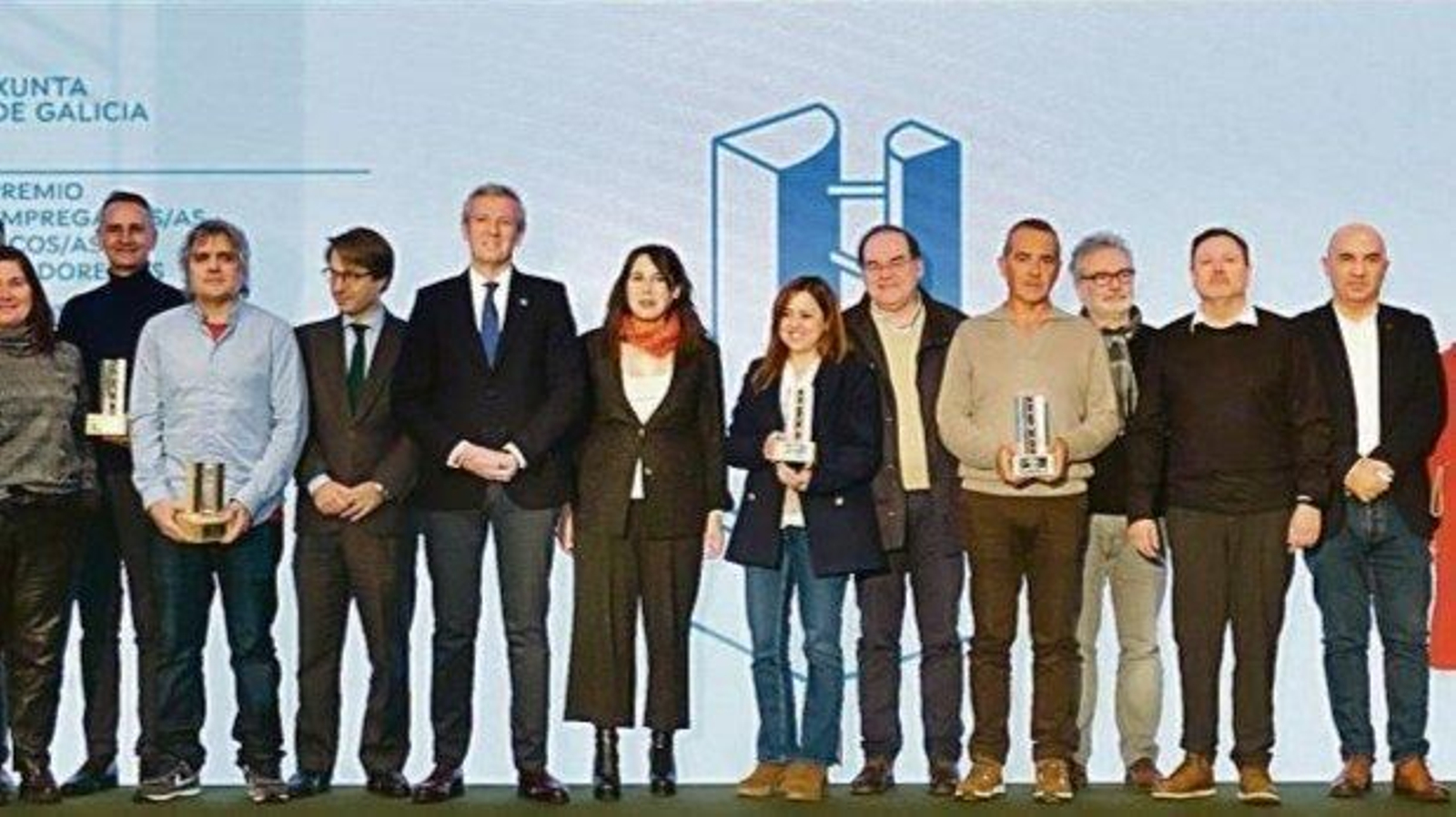 Alfonso Rueda, con Corgos y Lorenzana, ambos a su lado, ayer en un acto en Santiago.