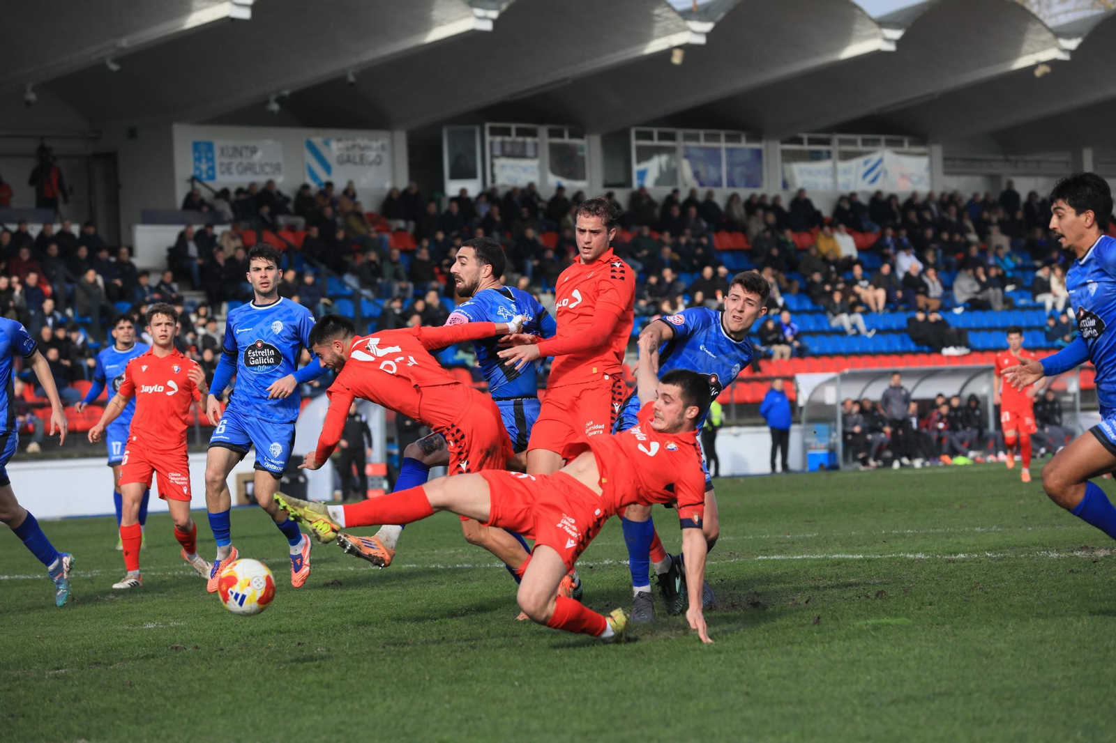 Galería | O Couto vive una nueva victoria del Ourense CF antes de la reforma del césped