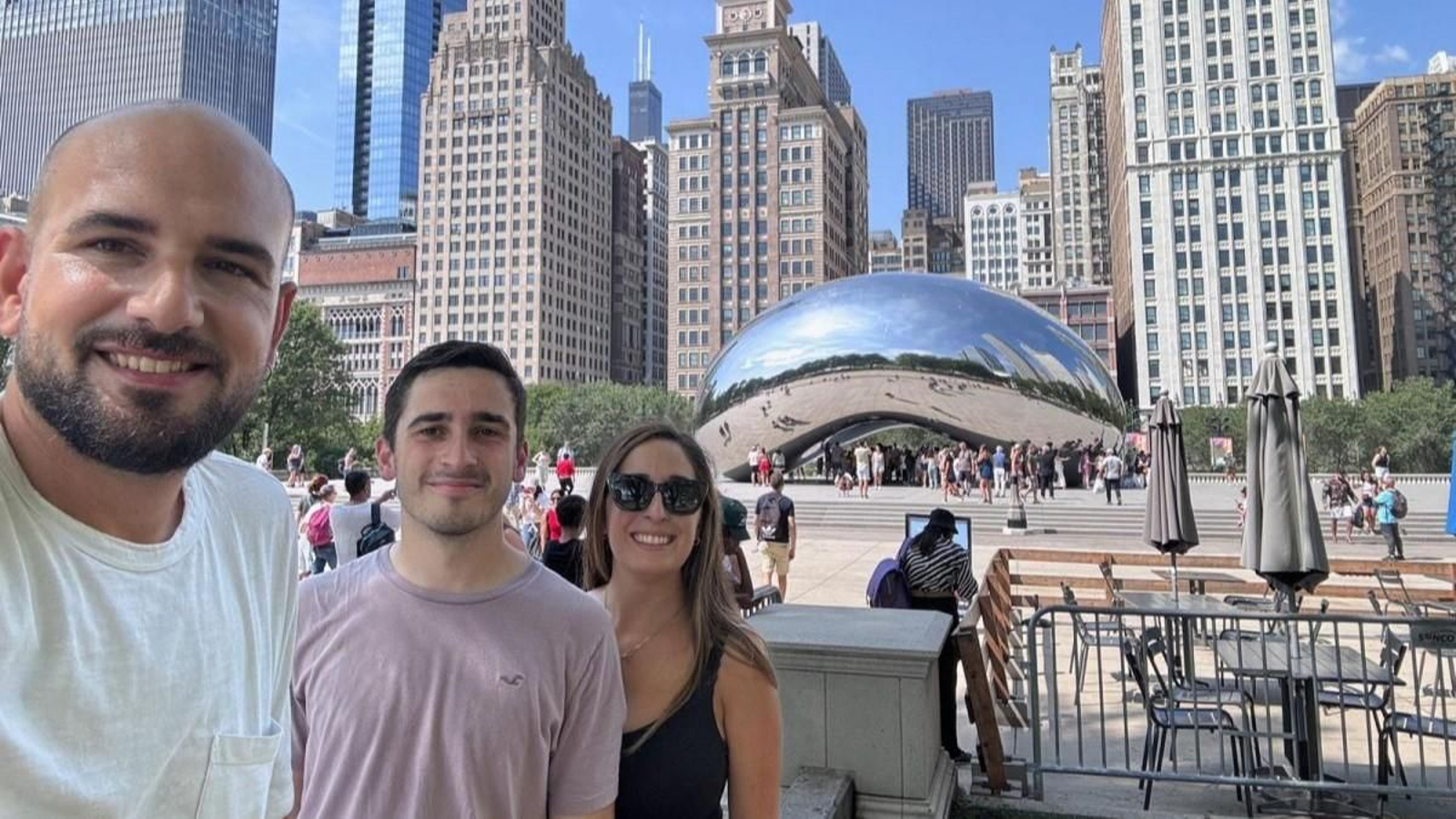 Alfonso García, en el centro de la imagen, en Chicago, donde estudia con una beca ISEP.