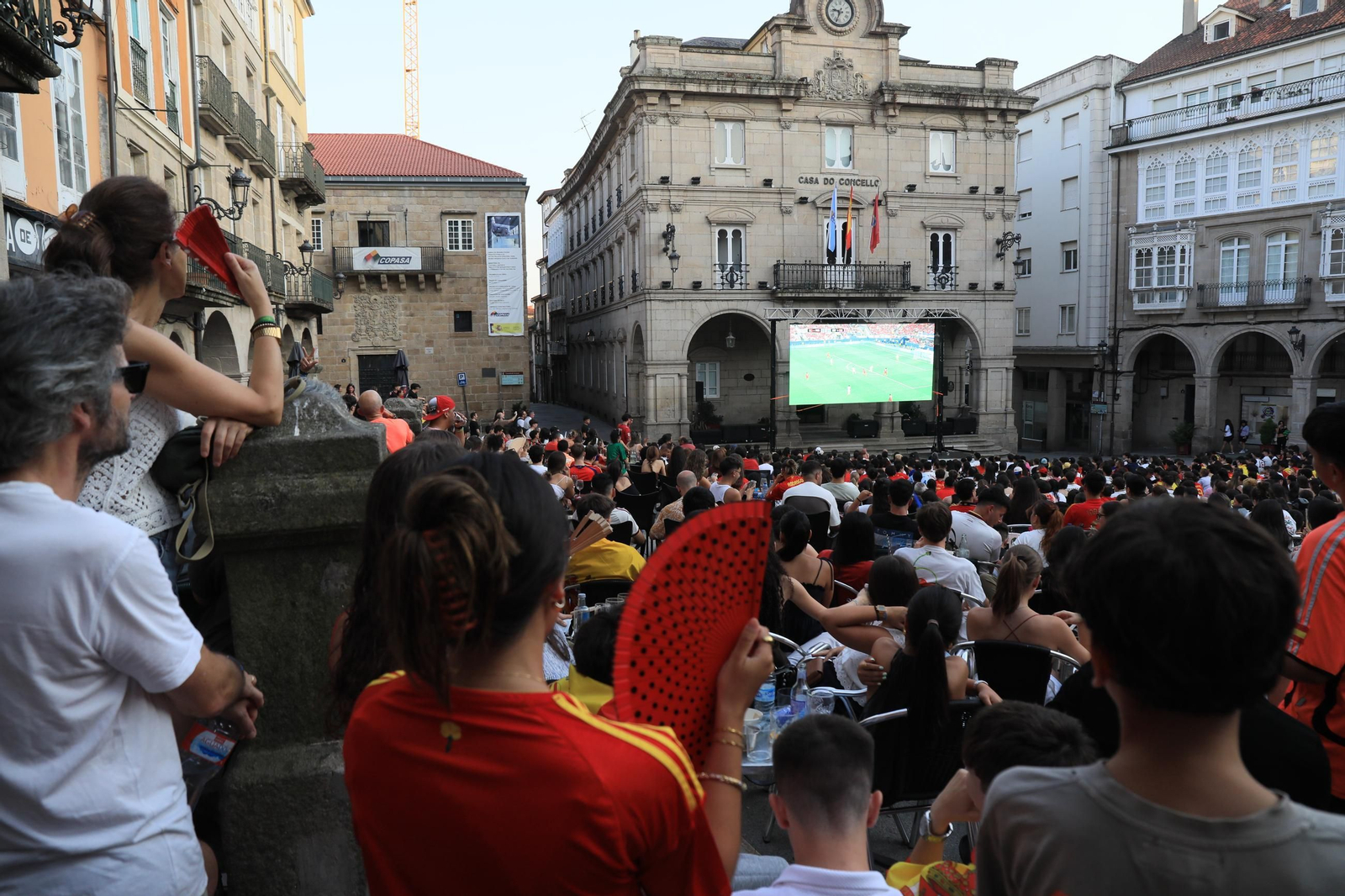 Galería | Ambiente y expectación en las terrazas de Ourense para disfrutar del partido de la selección española ante Portugal , en fotos