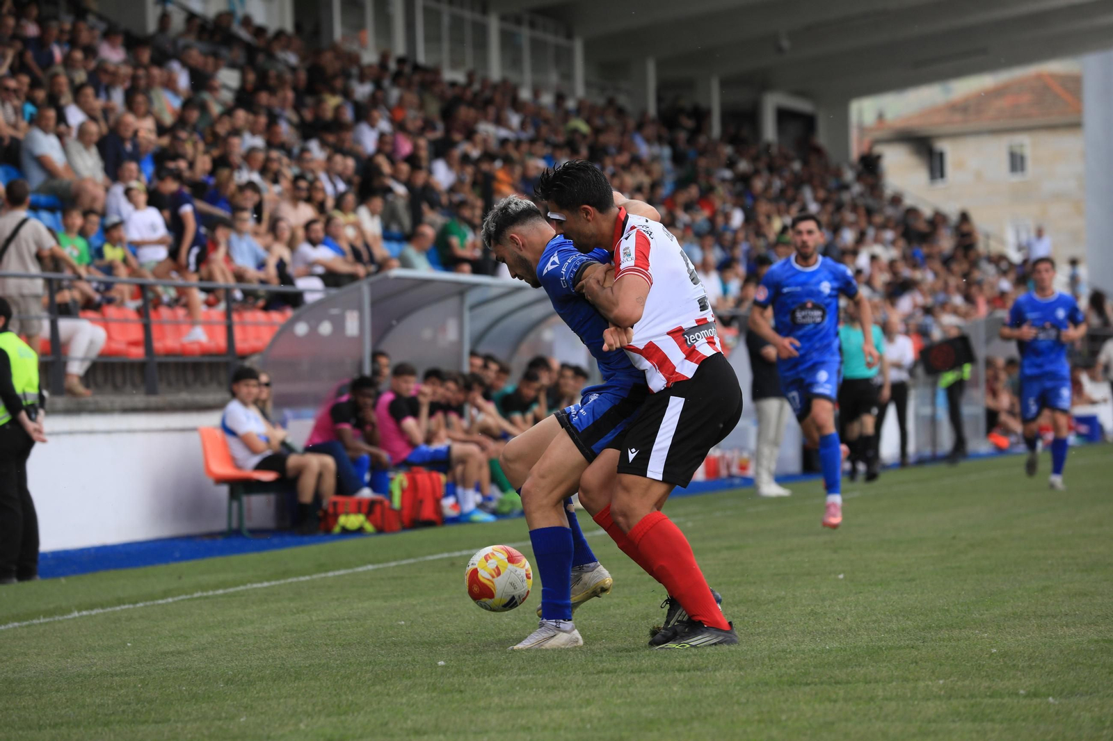 Galería | El Estadio de O Couto vive otra derrota, polémica, del Ourense CF